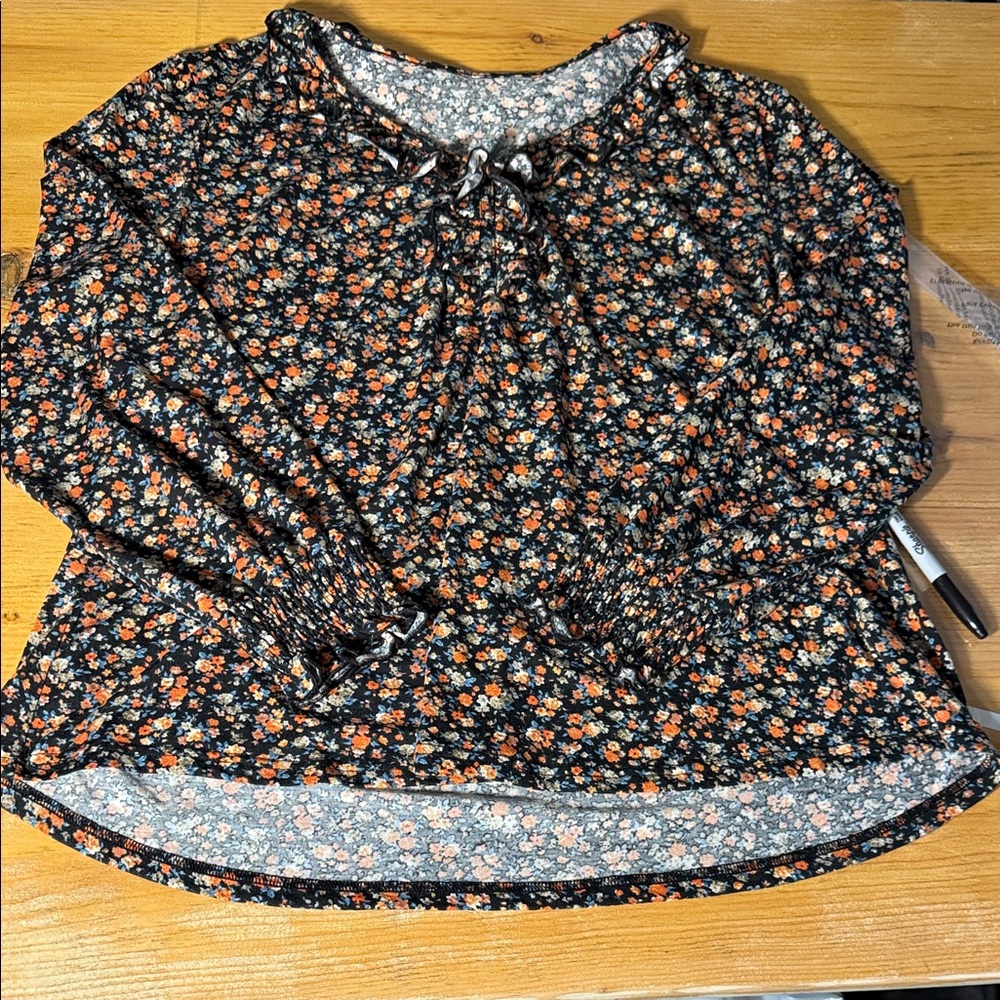 🌺 3 / $10 mix and match Blouse XXXL - Black with a Fall Floral Print LIKE NEW!